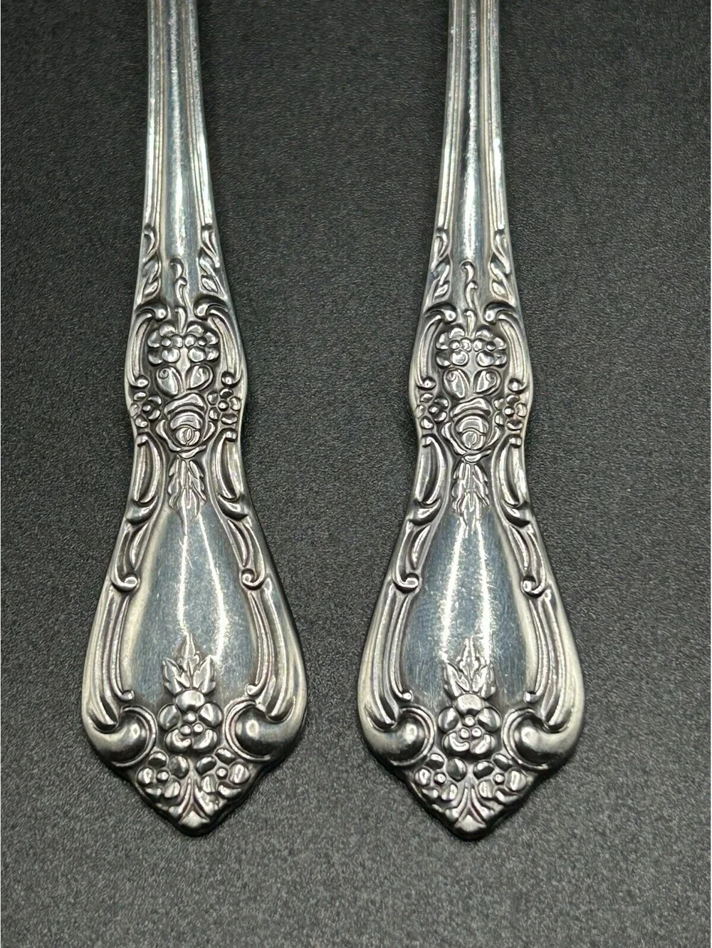 Vintage Pair Of Oneida Oval Spoons Kennett Square Distinction Deluxe 1970’s